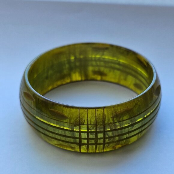 Vintage Bakelite Apple Juice Carved Bracelet Bangle Small Size - Picture 6 of 16